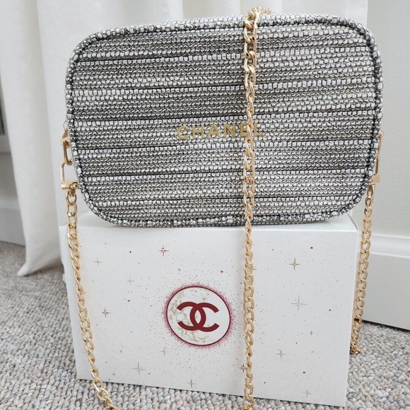 NEW CHANEL Holiday 2022 Woven Tweed Pouch Clutch -Converted To Crossbody Bag - Picture 9 of 13